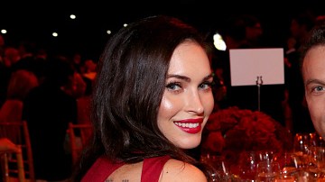 Brian acarició en varias ocasiones el vientre de su esposa.