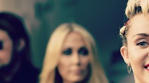 Miley Cyrus gusta de usar ropa sexy y hasta inusual en público, sin importar lo que otros piensen de ella.