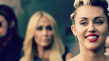 Miley Cyrus gusta de usar ropa sexy y hasta inusual en público, sin importar lo que otros piensen de ella.