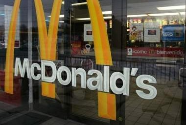 McDonald's encabezó una caída en el promedio industrial Dow Jones, al perder 3%.