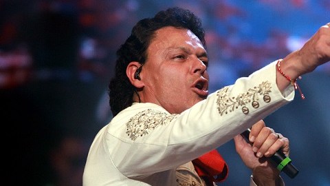 Pedro Fernández sigue con sus planes de mantener su carrera musical y actoral a la par.