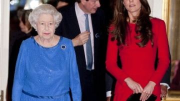 Al parecer los gustos en colores no es lo único que contrasta entre la reina Isabel II y Kate Middleton, duquesa de Cambridge.