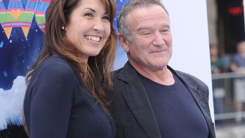 Susan Schneider y Robin Williams posaron en la alfombra roja de "Happy Feet Two".