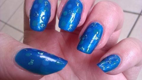 Hay diseños de uñas acrílicas de todos los colores y texturas que puedas imaginar.