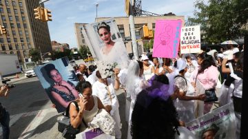 La Marcha de la Novias, que marca los 18 años de la muerte de Gladis Ricart, a manos de su ex-novio, en el dia de su casamiento.