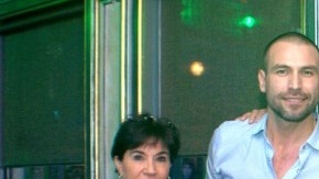 Amaya accedió a tomarse fotografías con sus admiradores.