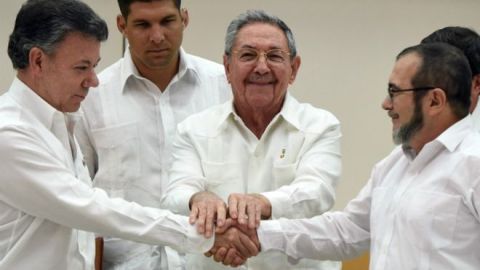 La esperada foto del entendimiento que puede traer paz a Colombia.