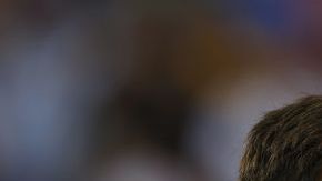 Lionel Messi vio venir a tres bolivianos que querían su camiseta.
