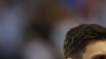 Lionel Messi vio venir a tres bolivianos que querían su camiseta.