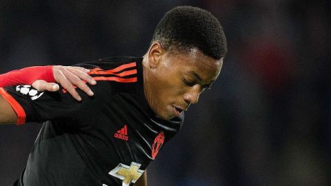 Martial responde con goles.