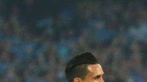 Gonzalo Higuaín festejando uno de sus dos goles en el Stadio San Paolo.