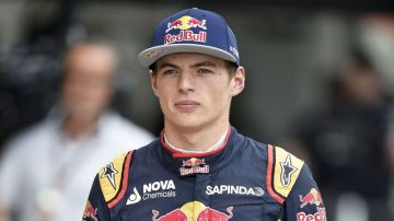 Verstappen ya tiene edad para conducir solo por las calles.