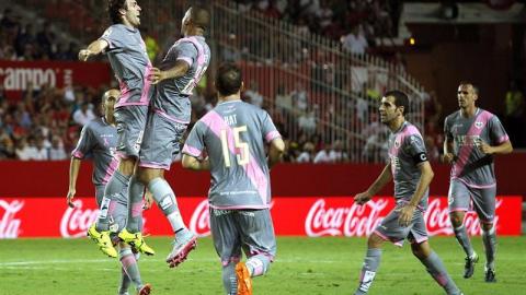 El festejo de Bebe para el Rayo Vallecano.