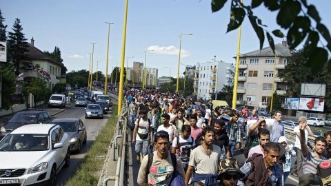 Refugiados camino a Austria.