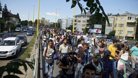 Refugiados camino a Austria.