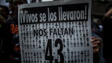 Protest for 43 missing students in Mexico City