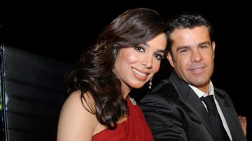 Bibi Gaytán y su esposo, Eduardo Capetillo, mientras trabajaban para TV Azteca.