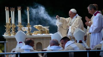 El Papa Francisco celebra la misa de canonización del misionero franciscano, de origen español, Junípero Serra.