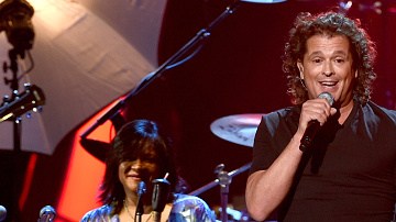 Vives se unirá también al grupo de artistas que actuarán durante la ceremonia.