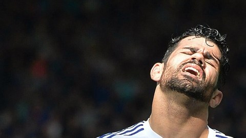 Diego Costa y su expresión, síntesis de cómo va el Chelsea.