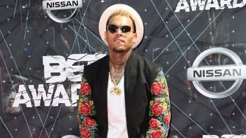 El cantante Chris Brown no sale de un problema legal para meterse en otro.