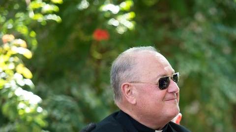 El cardenal Dolan y el alcalde hicieron el anuncio en El Bronx.