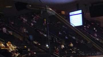 Ana Alicea, dominicana residente en El Bronx, llegó temprano para la misa.