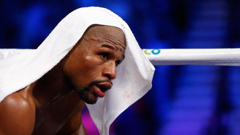 Tras su pelea el 12 de septiembre ante Berto, Floyd anunció su retiro del boxeo / Getty Images