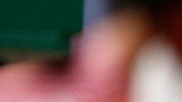 Serena y Venus se abrazan luego de su más reciente match, en la cuarta ronda de Wimbledon 2015.