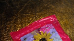 La droga que está empaquetada y conocida entre otros nombres como K2, se comercializa en las bodegas a un precio promedio de $2 o $5 por paquete.