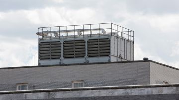Autoridades desinfectan torres de enfriamiento. Getty Images