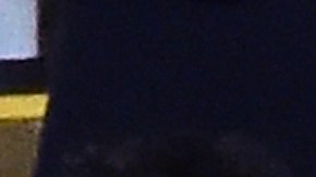 Chase Utley es recibido en el dugout de los Dodgers tras pegar su primer jonrón con el equipo, el cual ayudó a Clayton Kershaw a vencer a los Gigantes.