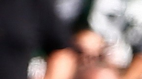 Chris Ivory vuela tras el contacto de K'Waun Williams, de los Browns. El corredor de los Jets fue una de las figuras en el triunfo del domingo.