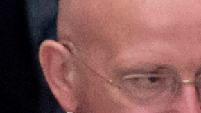 El Papa Francisco escoltado por John Boehner, líder de la Cámara, y el vicepresidente Joe Biden.