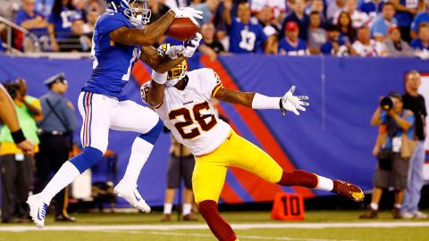 Odell Beckham Jr., receptor estrella de los Giants, anota en pase de Eli Manning en el cuarto periodo.