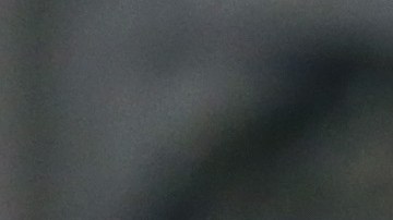 Brandon Weeden, frustrado durante la segunda mitad por la defensa de los Falcons, aparece en la banca de los Cowboys junto al lesionado Tony Romo.