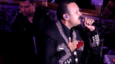 Aguilar estuvo acompañado en el escenario por sus hijos Ángela y Leonardo.