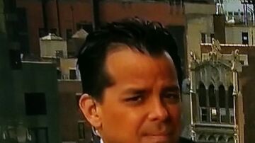 María Elena Salinas junto a Jorge Viera (izq.) y Carlos Manuel Indacochea.