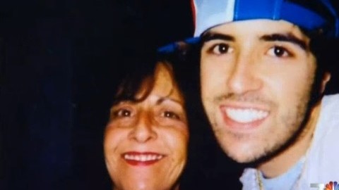 Alex Martín (der.), de 25 años, murió en 2012 luego que un taser fue lanzado a su coche y explotó.