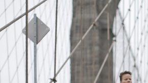 Peatones en el Puente de Brooklyn