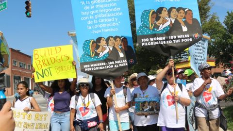 Un centenar de mujeres de varias partes del país realizan una caminata de 100 millas para llevar su mensaje al Papa Francisco en D.C.