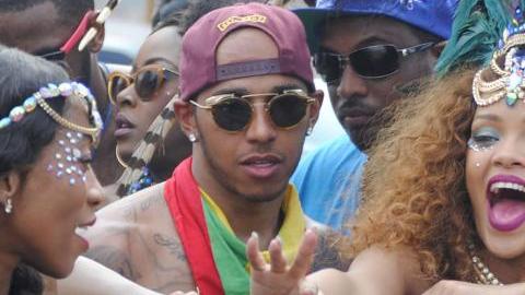 La cantante de Barbados habría obligado al piloto a romper todo contacto con su exnovia Nicole