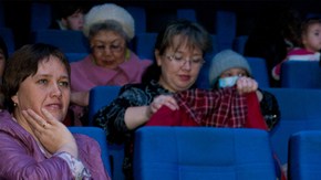 El Centro de artes escénicas de CSUN ofrece obras para grandes y chicos.