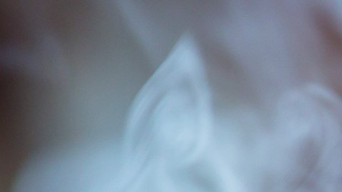 Las autoridades alertan sobre un alarmante uso de cigarrillos electrónicos por parte de la juventud.
