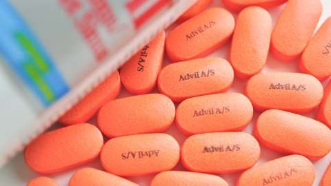 Las personas con insuficiencia cardíaca no deben tomar NSAID del todo, dado que los medicamentos pueden empeorar la afección.