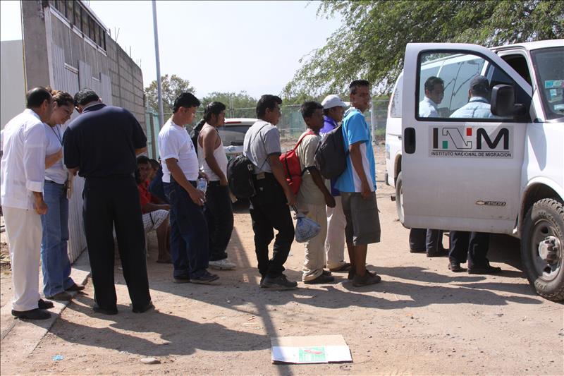 Agentes rescatan a 41 inmigrantes en México