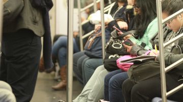 Ley para frenar a los tocones en los metros de Nueva York.
Foto Credito: Mariela Lombard / El Diario.