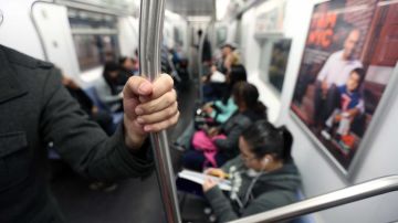 Ley para frenar a los tocones en los metros de Nueva York.
Foto Credito: Mariela Lombard / El Diario.