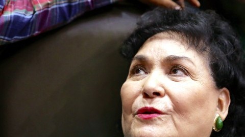 No obstante, la orden de arresto no procede, pues Salinas tiene fuero constitucional.