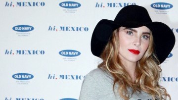 Algunos en muestra de inconformidad rompieron el disco de la artista.